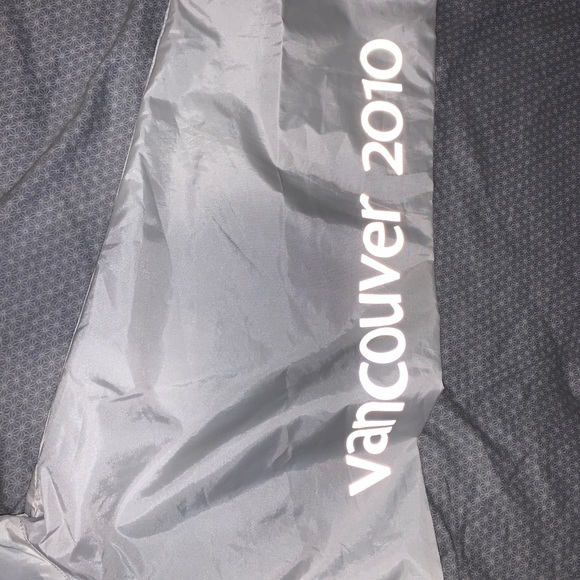 2010VancouverOlympicsTorchRelayRunnerShellJacket - Picture 5 of 6